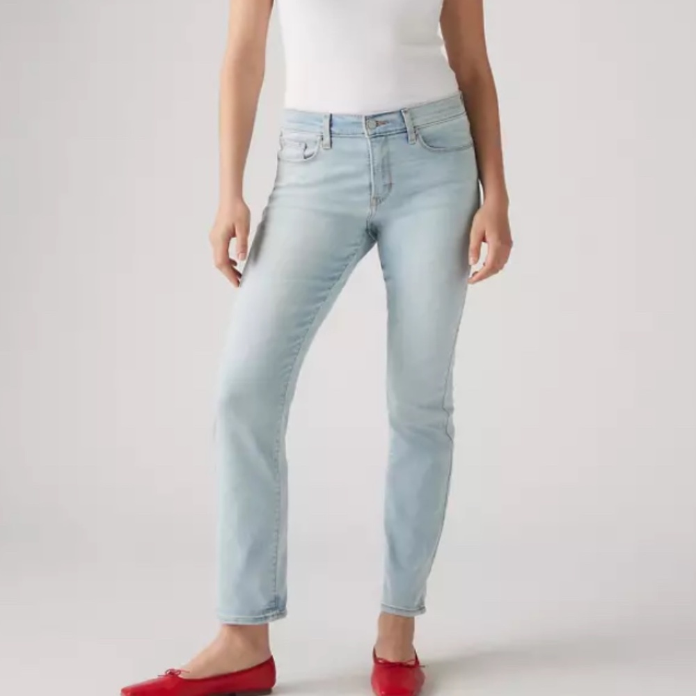 🆕 Levi's Classic Straight Jeans